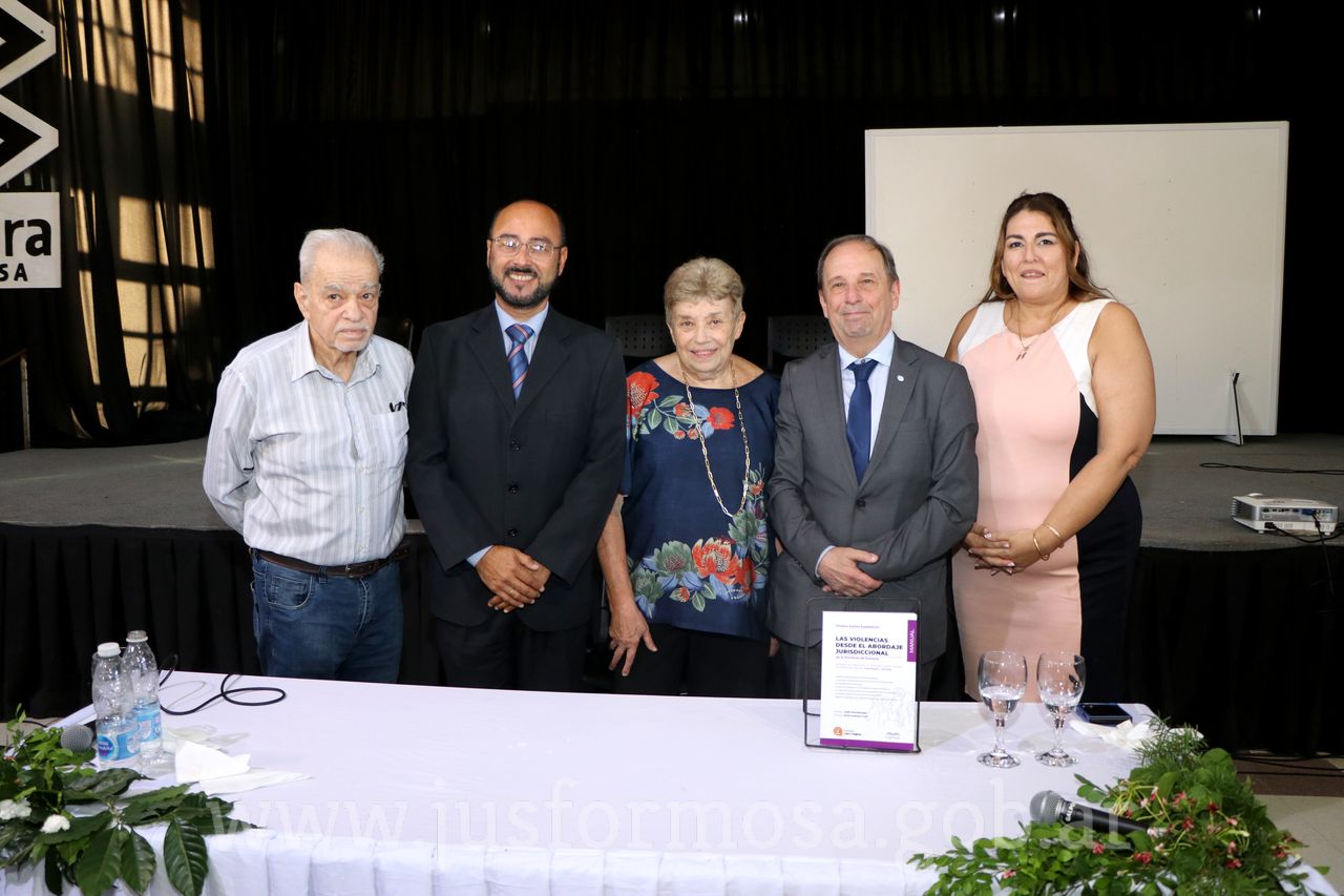 Conferencia magistral en el galpón C