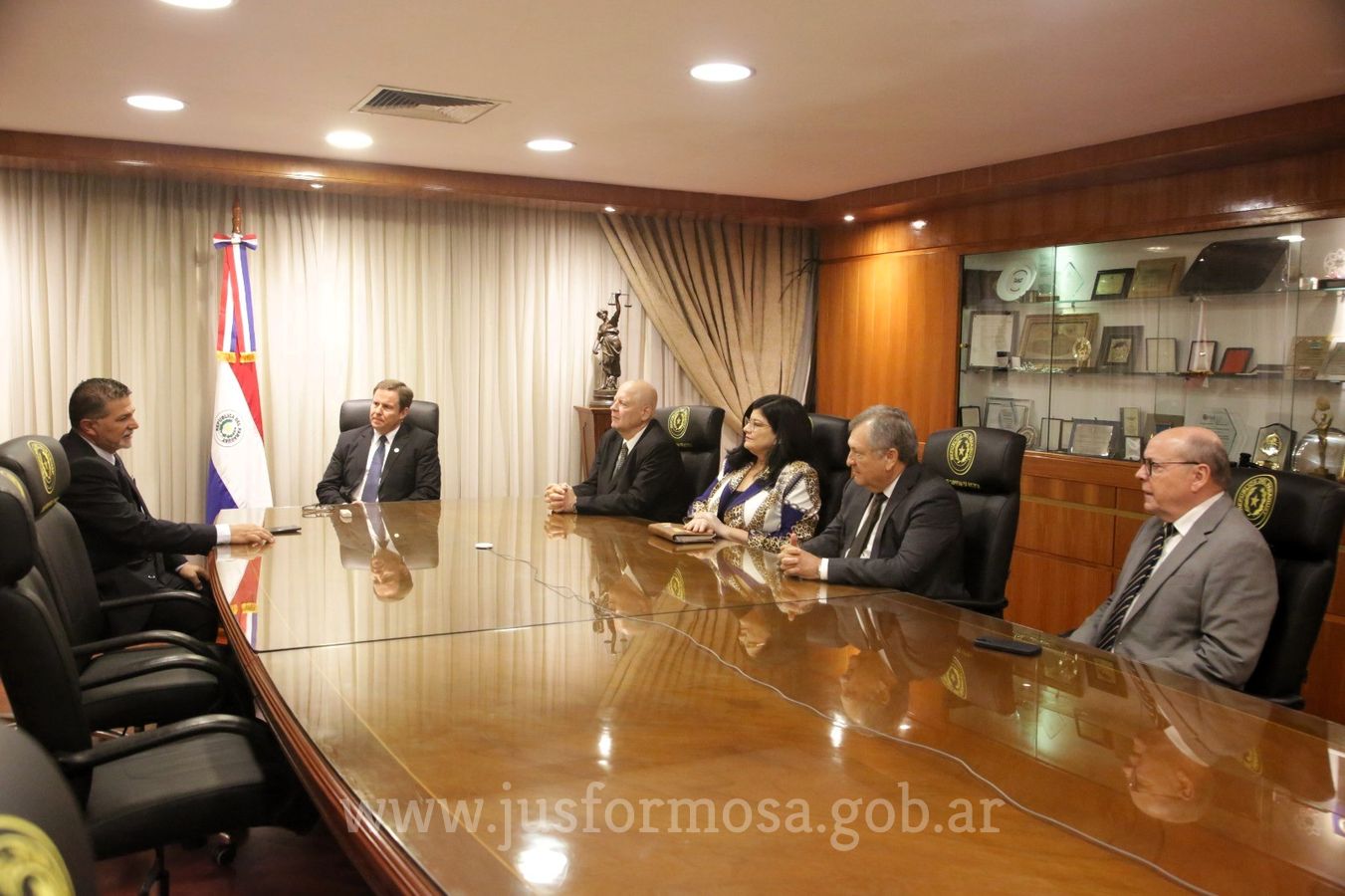 El ministro del STJ Guillermo Alucín analizó con sus pares de la CSJN de Paraguay, la firma de un convenio bilateral para combatir delitos fronterizos